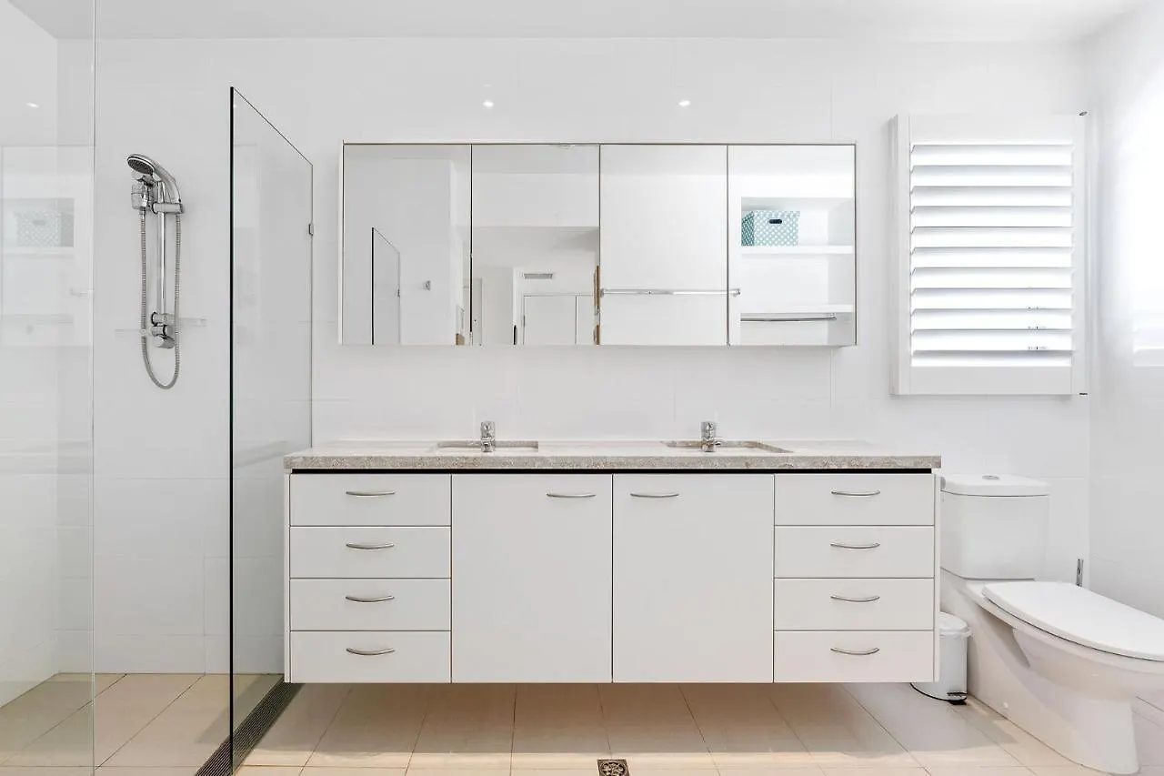 Ferguson St Family Home In Fabulous Location location