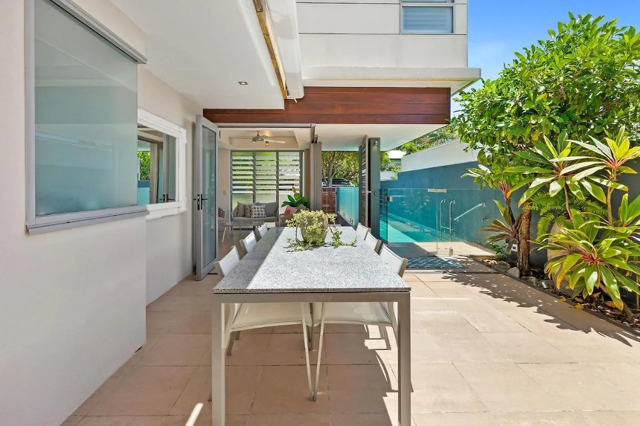 Ferguson St Family Home In Fabulous Location Sunshine Beach